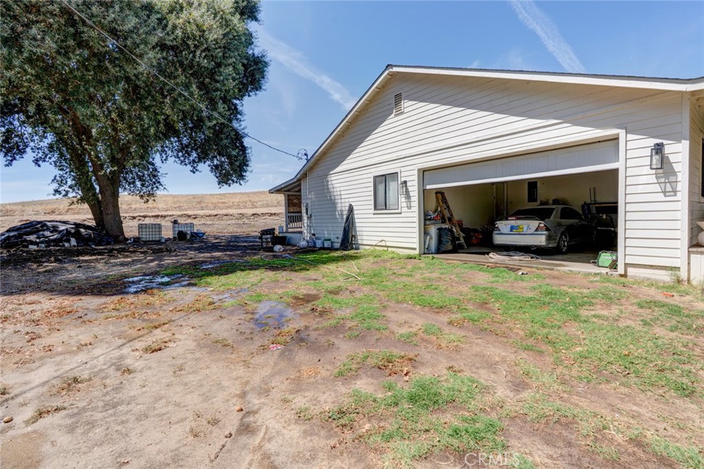 561 Rushing Rd, Waterford, CA 95386