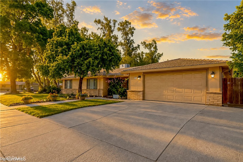 587 W Donna Dr, Merced, CA 95348