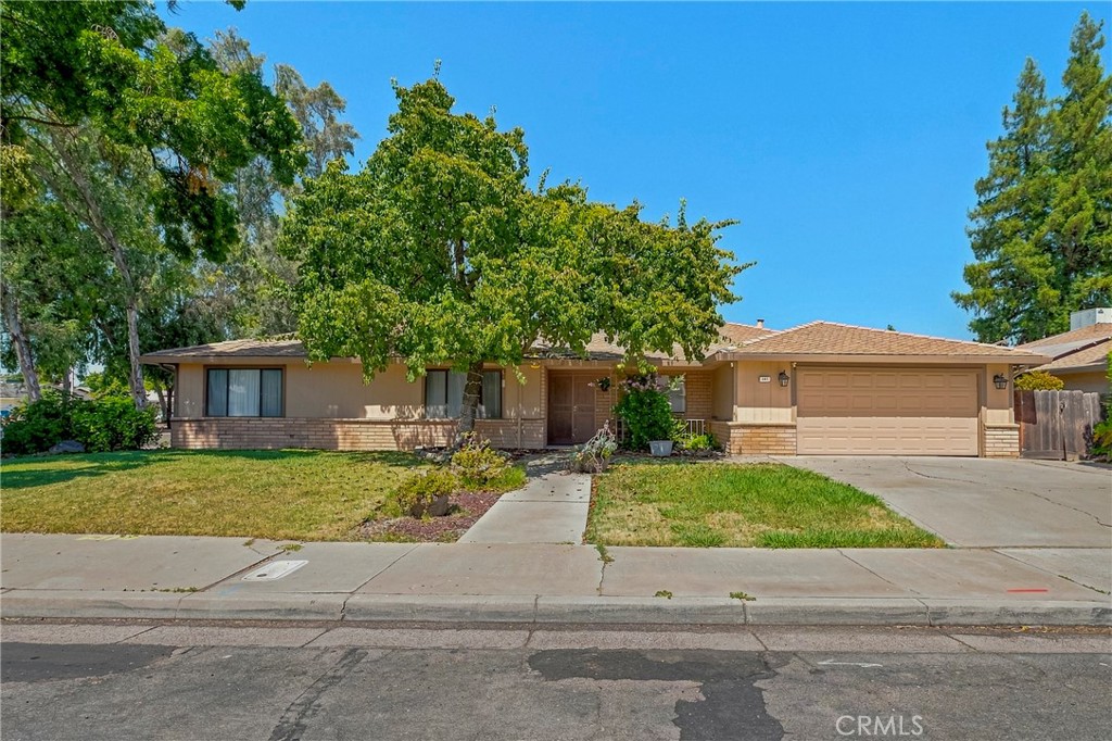 587 W Donna Dr, Merced, CA 95348