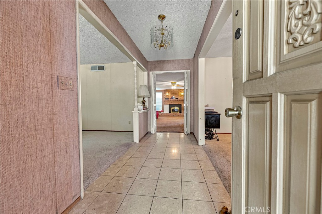 587 W Donna Dr, Merced, CA 95348