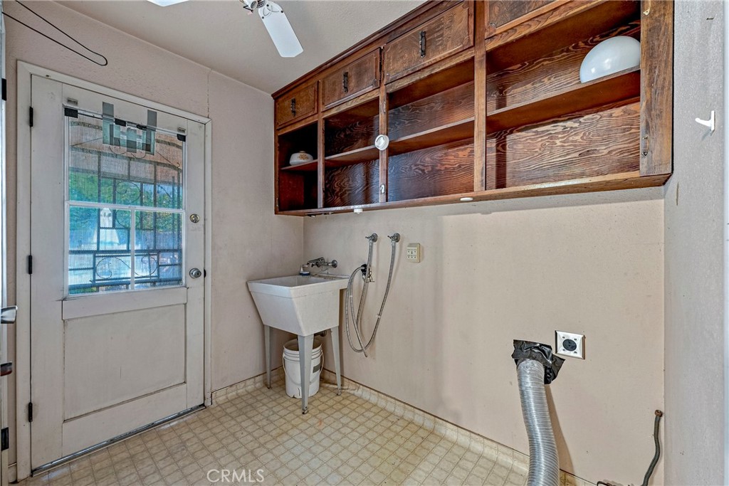 587 W Donna Dr, Merced, CA 95348