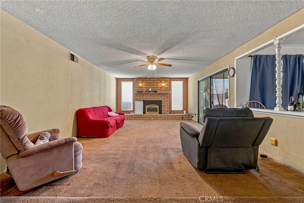 587 W Donna Dr, Merced, CA 95348