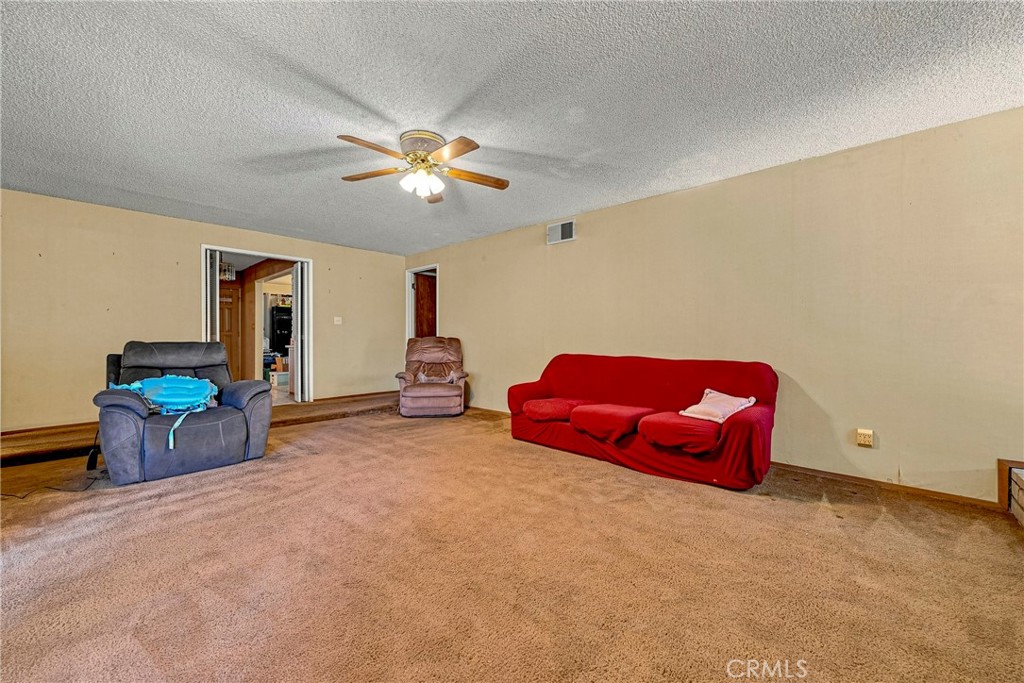 587 W Donna Dr, Merced, CA 95348