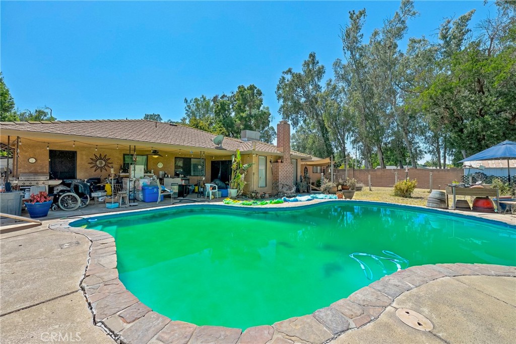 587 W Donna Dr, Merced, CA 95348