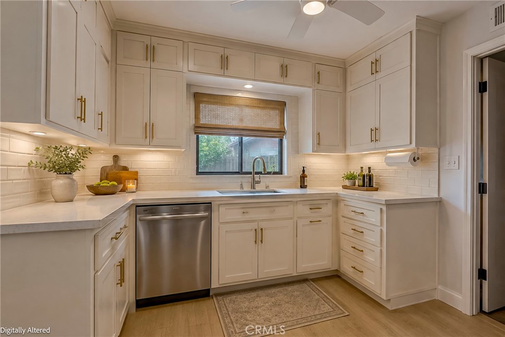 587 W Donna Dr, Merced, CA 95348