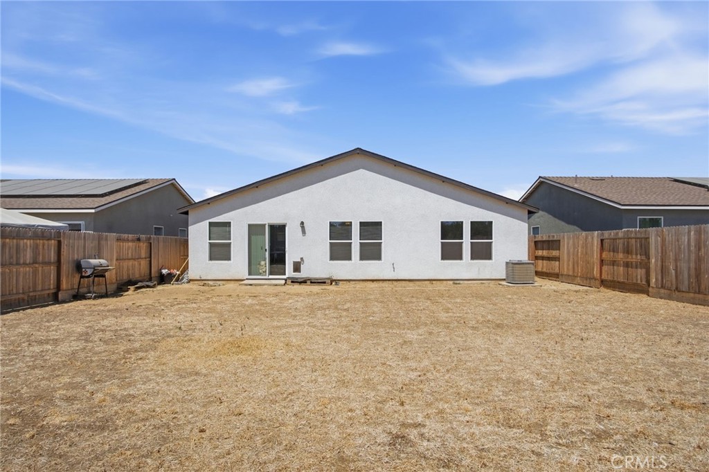 670 Elizabeth Ct, Merced, CA 95341