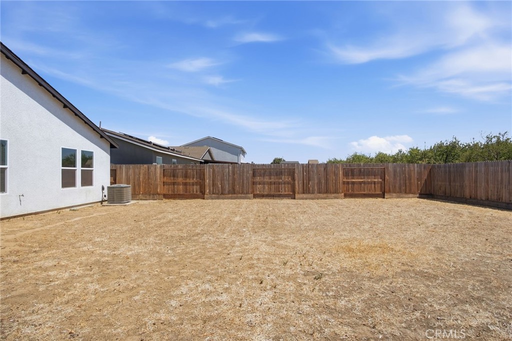 670 Elizabeth Ct, Merced, CA 95341