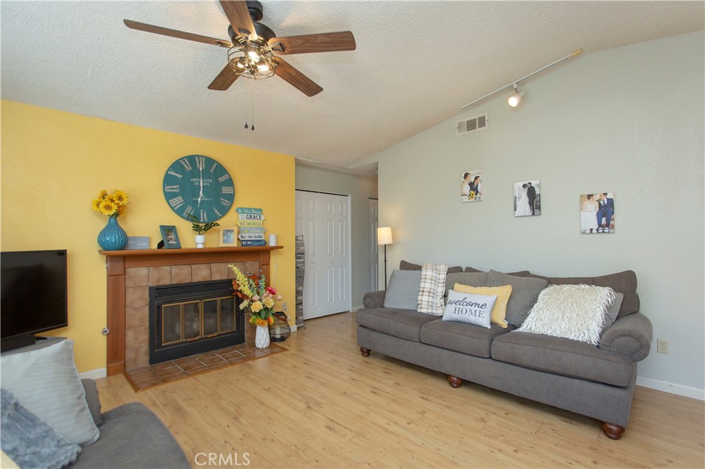 805 Perlette, Modesto, CA 95356