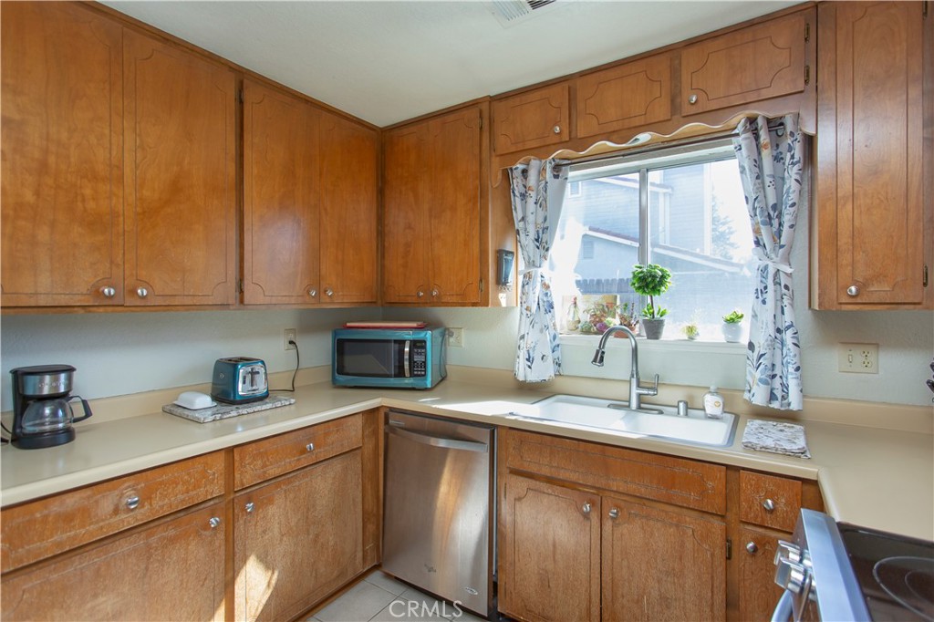 805 Perlette, Modesto, CA 95356