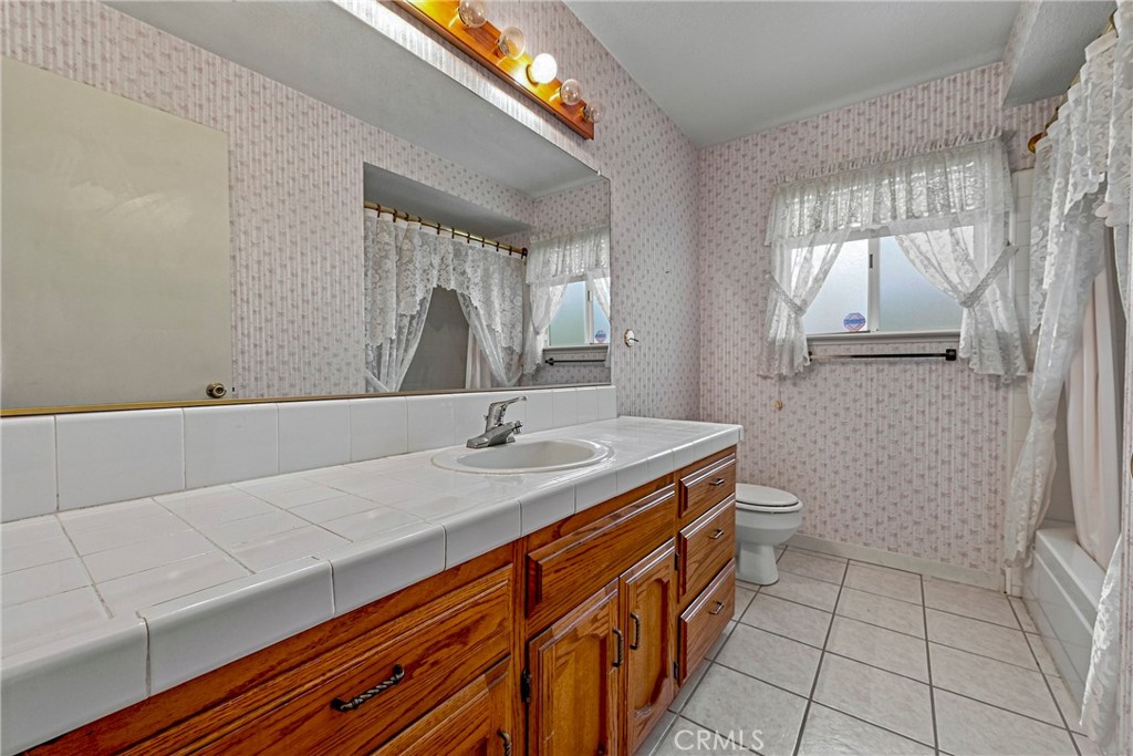1174 Granite Ct, Merced, CA 95340