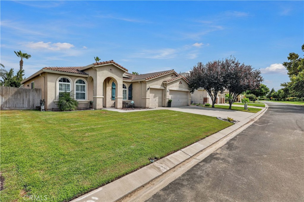 9020 Hunters Creek Way, Chowchilla, CA 93610