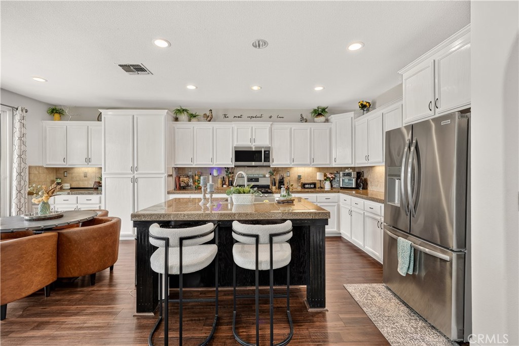 9020 Hunters Creek Way, Chowchilla, CA 93610