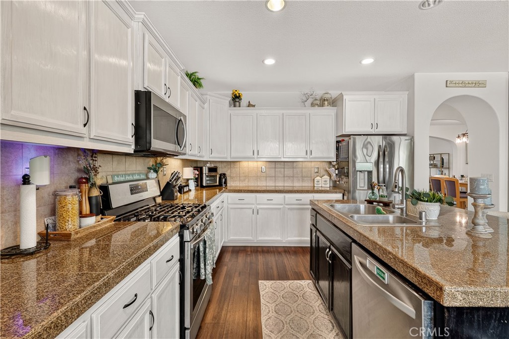 9020 Hunters Creek Way, Chowchilla, CA 93610