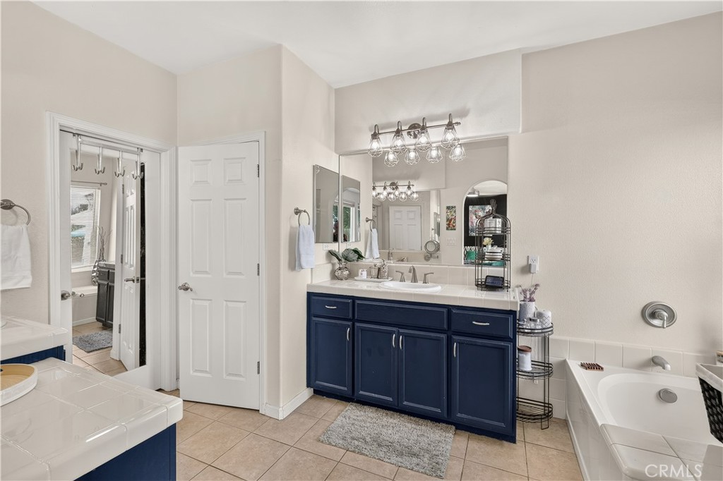 9020 Hunters Creek Way, Chowchilla, CA 93610