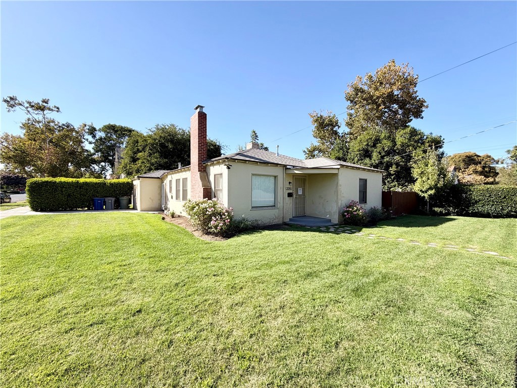 2201 F, Merced, CA 95340
