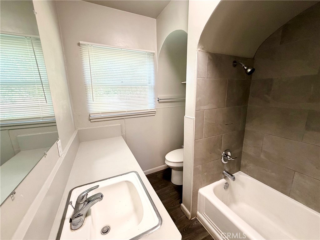2201 F, Merced, CA 95340