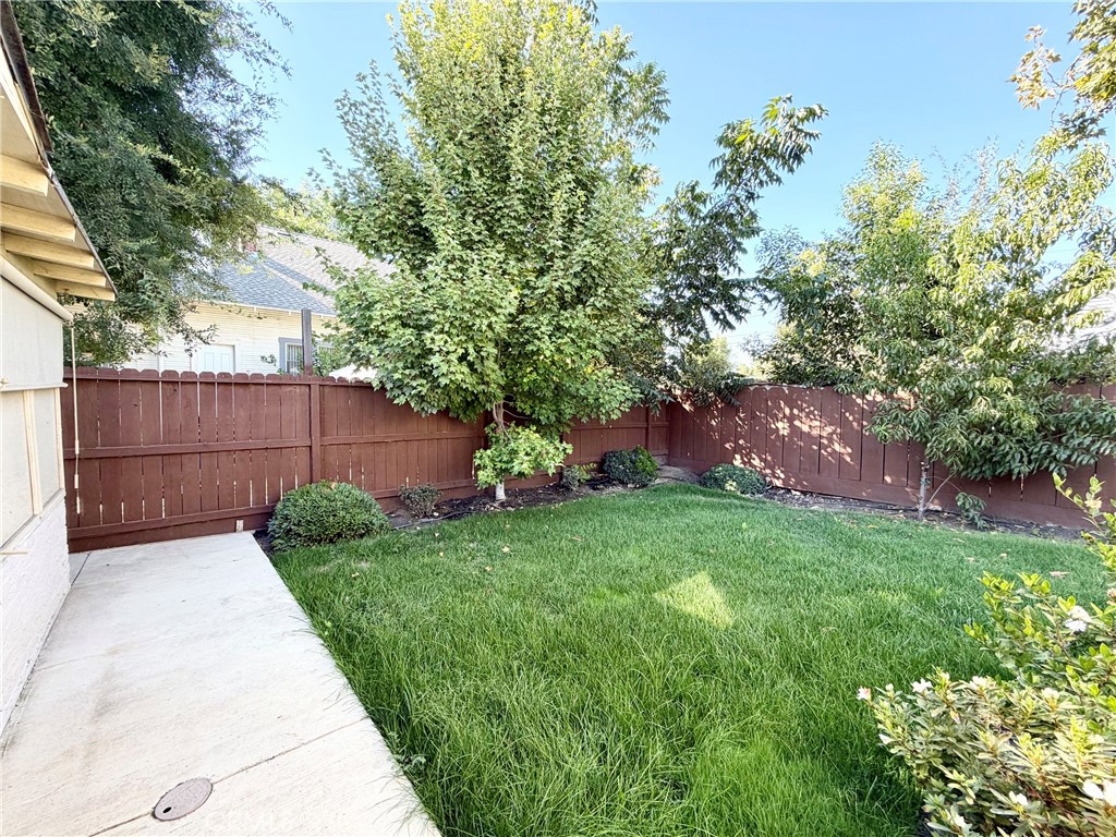 2201 F, Merced, CA 95340