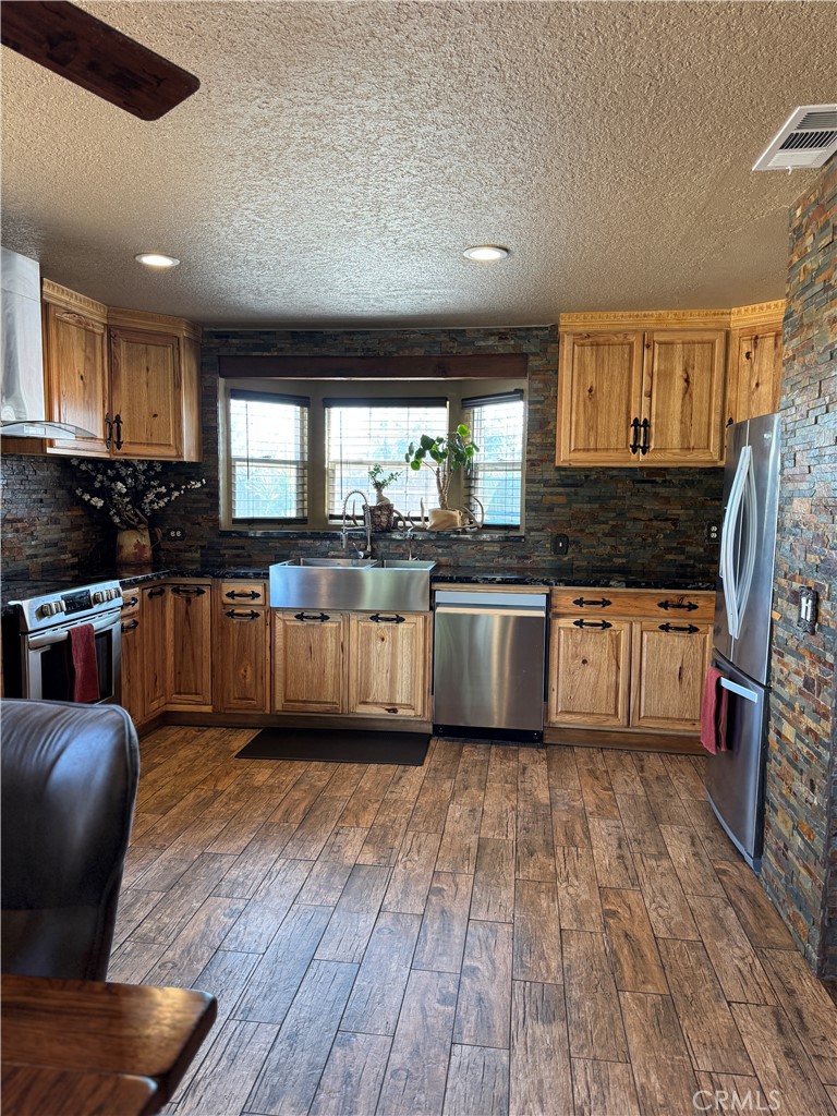 5200 N Gratton, Denair, CA 95316