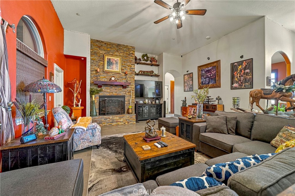 1923 Joeys Ct, Atwater, CA 95301