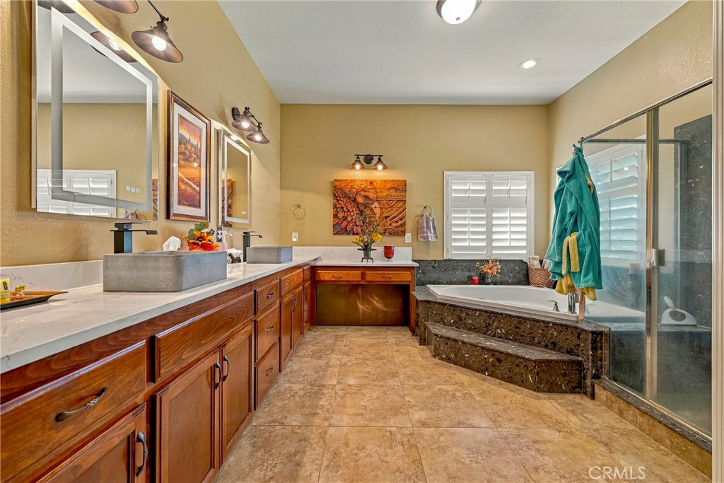 1923 Joeys Ct, Atwater, CA 95301