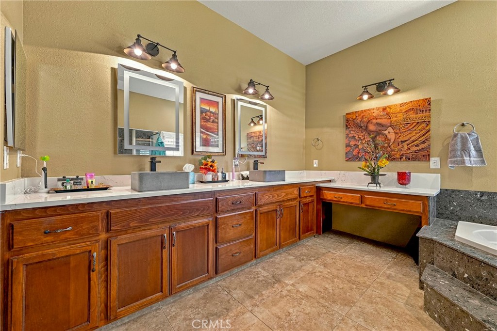 1923 Joeys Ct, Atwater, CA 95301