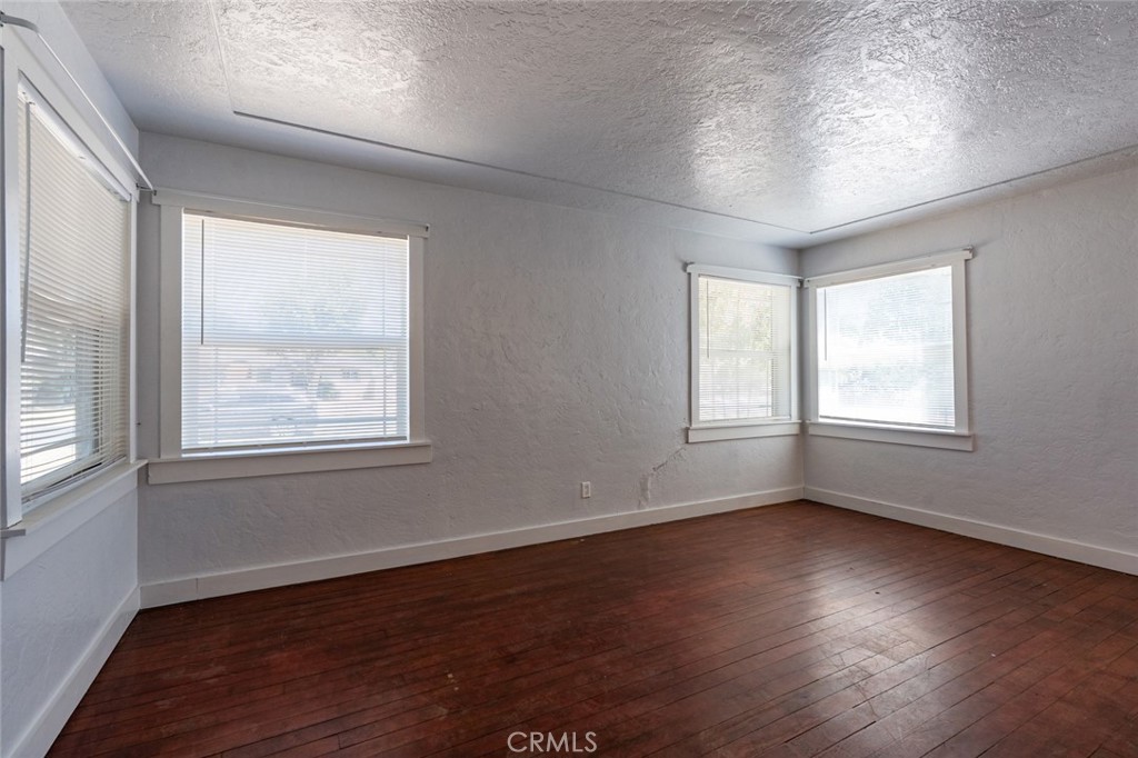 360 E 19th St, Merced, CA 95340