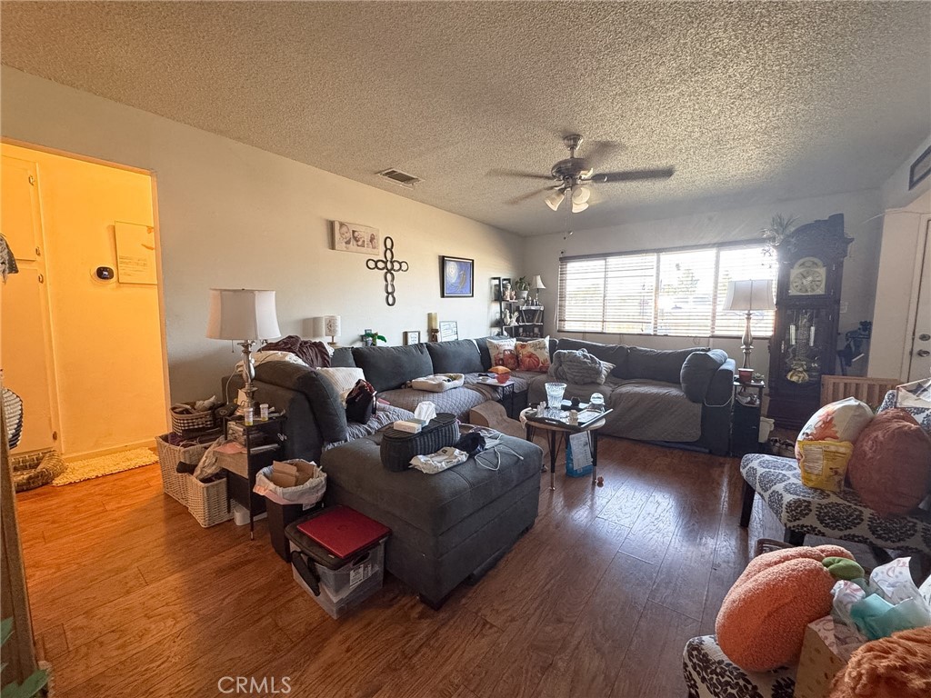 1140 Front St, Livingston, CA 95334