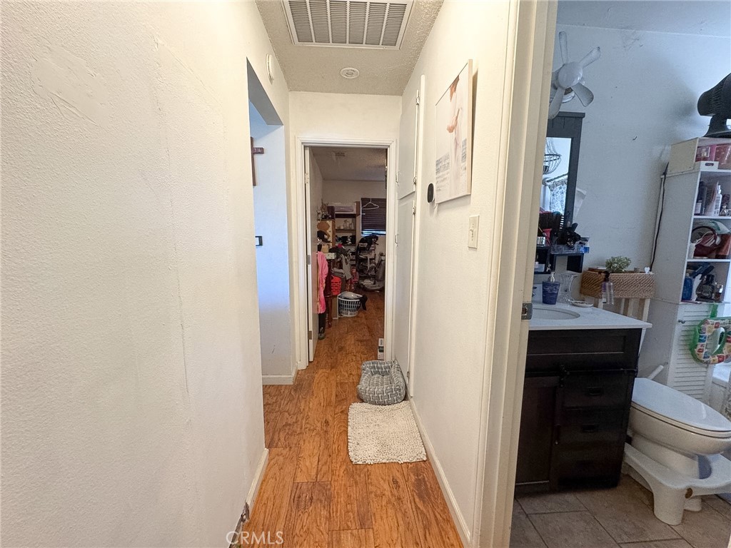 1140 Front St, Livingston, CA 95334