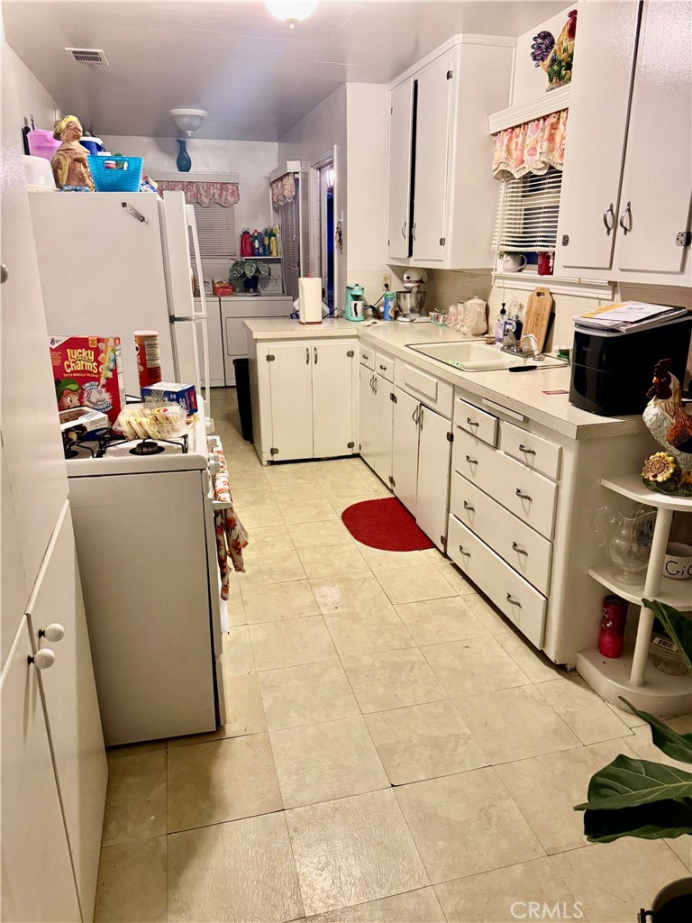 901 Elm Ave, Atwater, CA 95301