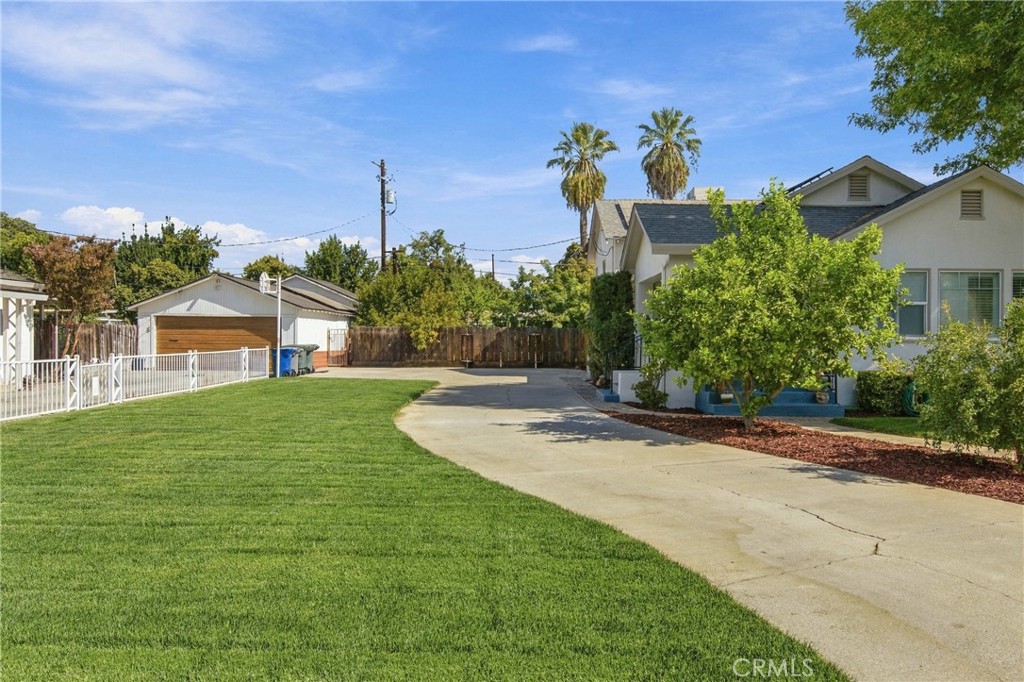 611 E 20th St, Merced, CA 95340