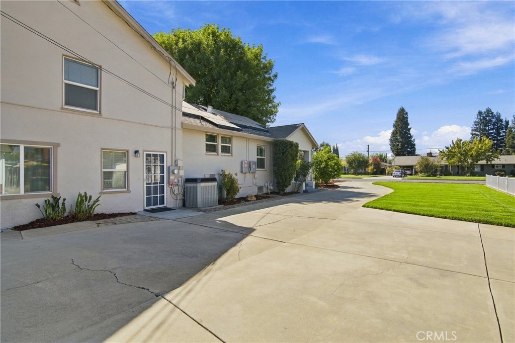 611 E 20th St, Merced, CA 95340