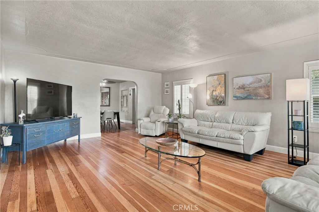611 E 20th St, Merced, CA 95340