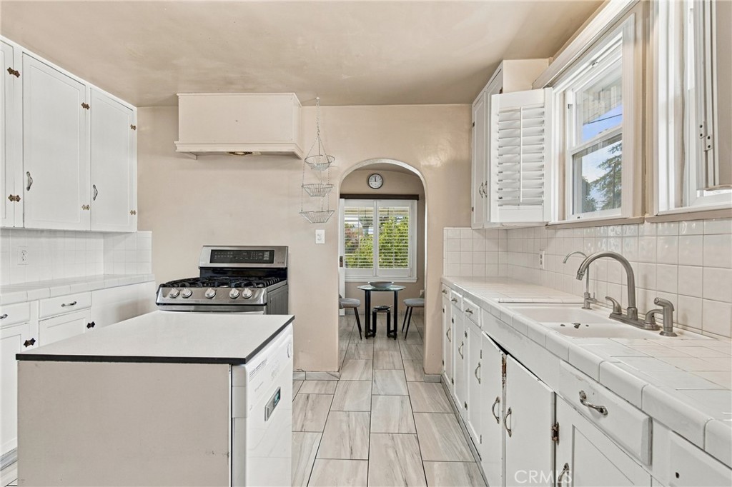 611 E 20th St, Merced, CA 95340