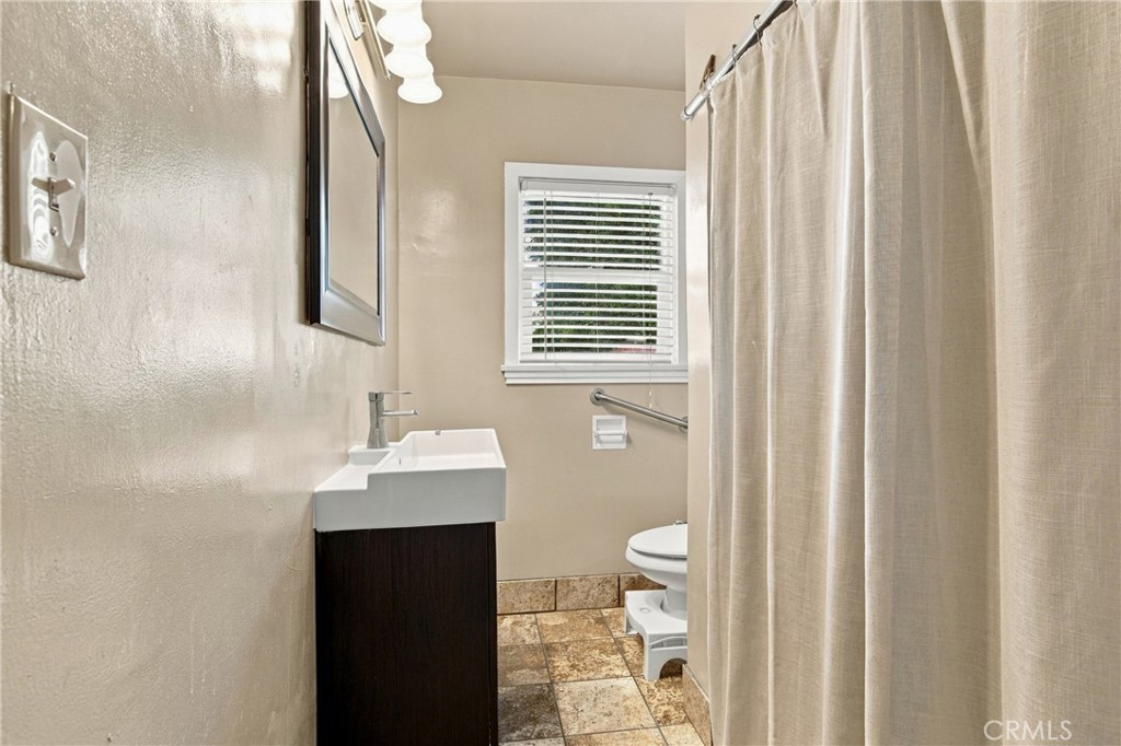 611 E 20th St, Merced, CA 95340