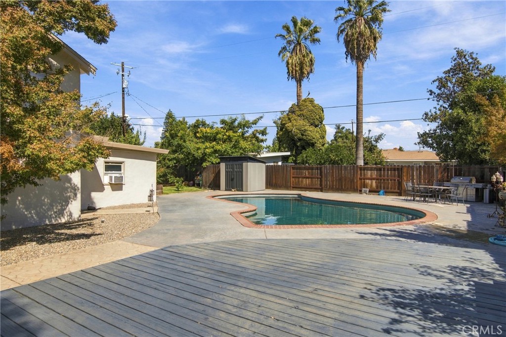 611 E 20th St, Merced, CA 95340