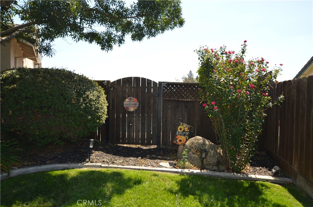 384 E Manzanita Dr, Atwater, CA 95301