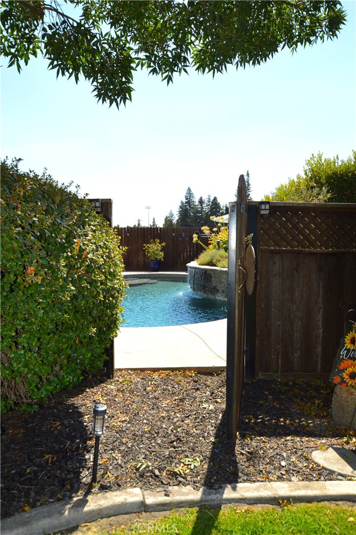384 E Manzanita Dr, Atwater, CA 95301