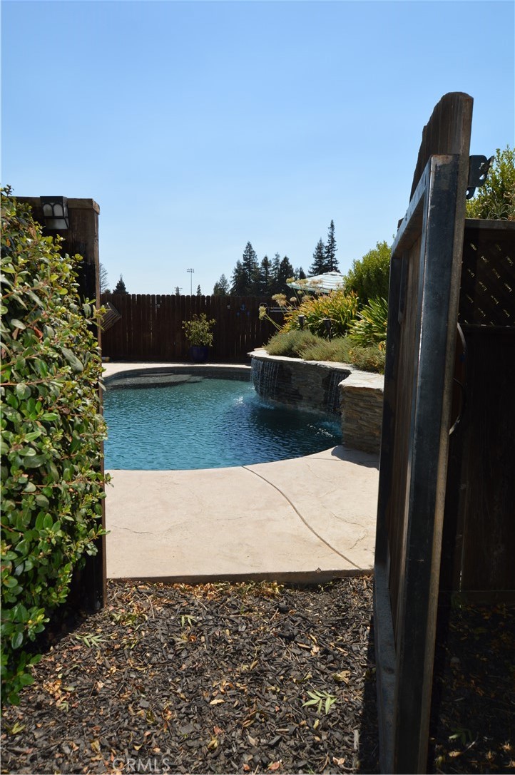 384 E Manzanita Dr, Atwater, CA 95301