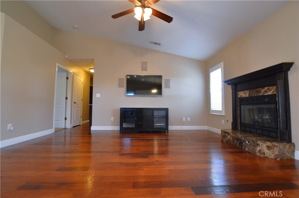 384 E Manzanita Dr, Atwater, CA 95301