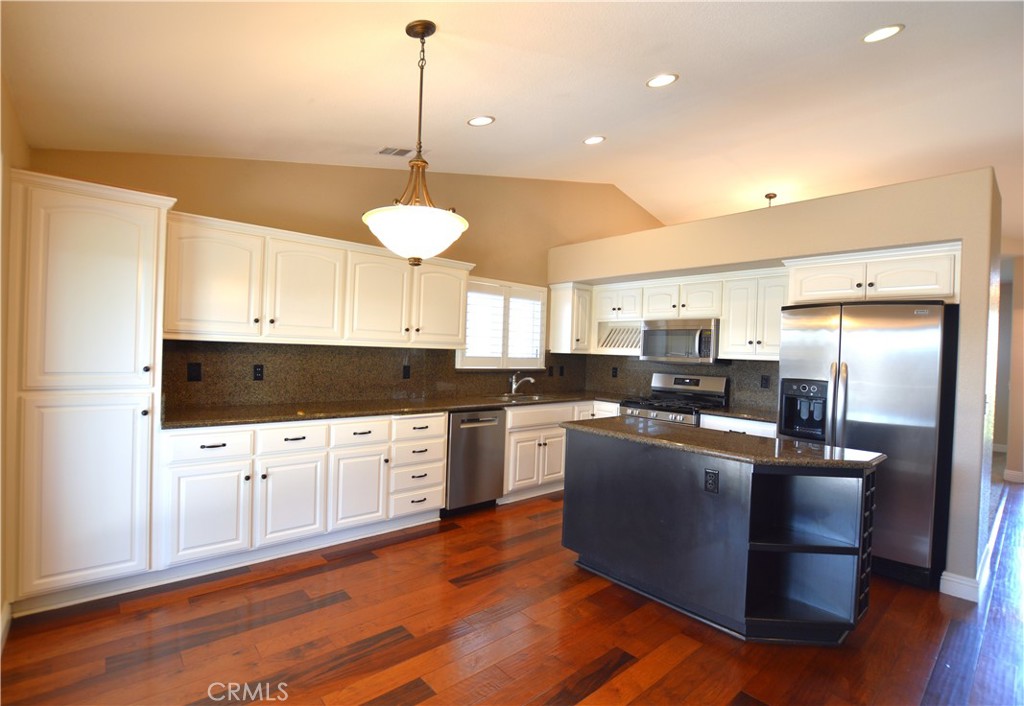 384 E Manzanita Dr, Atwater, CA 95301