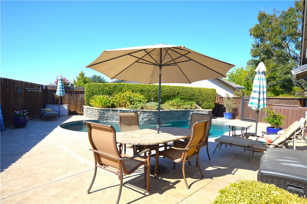 384 E Manzanita Dr, Atwater, CA 95301