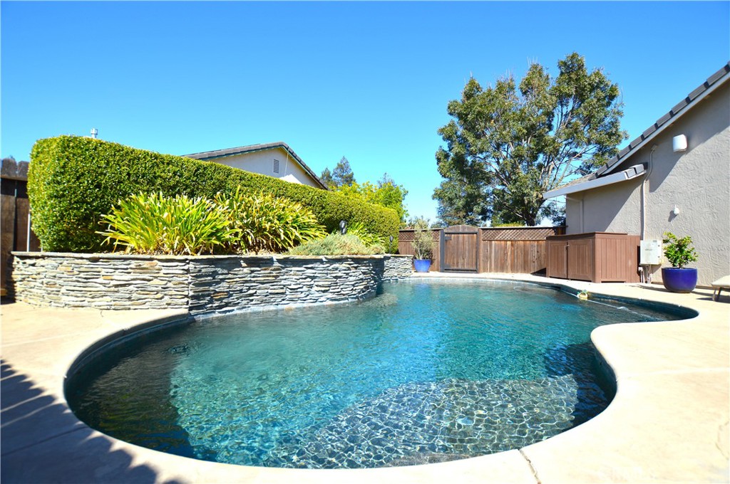 384 E Manzanita Dr, Atwater, CA 95301