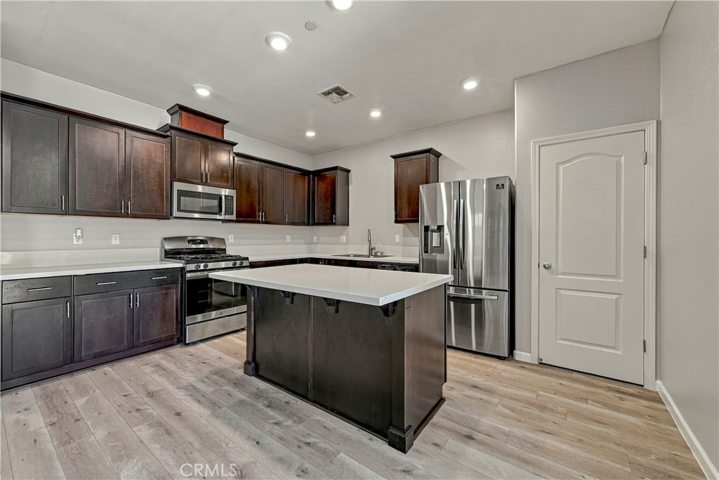 638 Phelps Dr, Merced, CA 95348