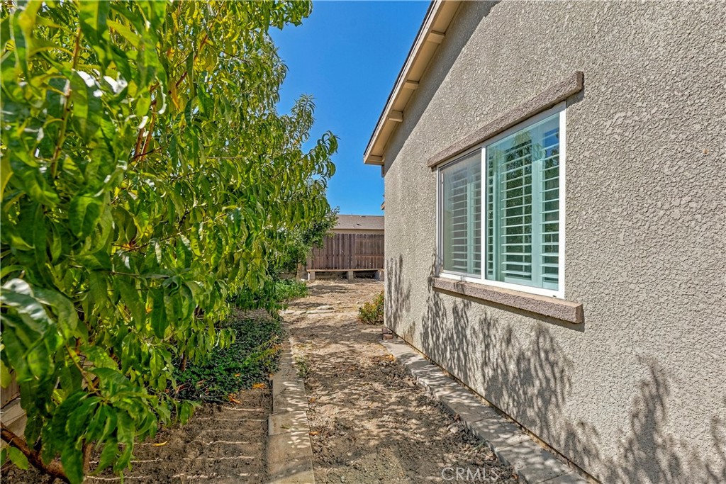 638 Phelps Dr, Merced, CA 95348