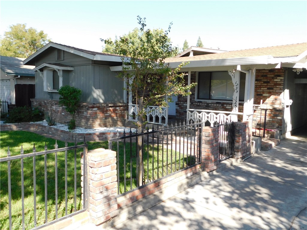 1253 W 11th St, Merced, CA 95341