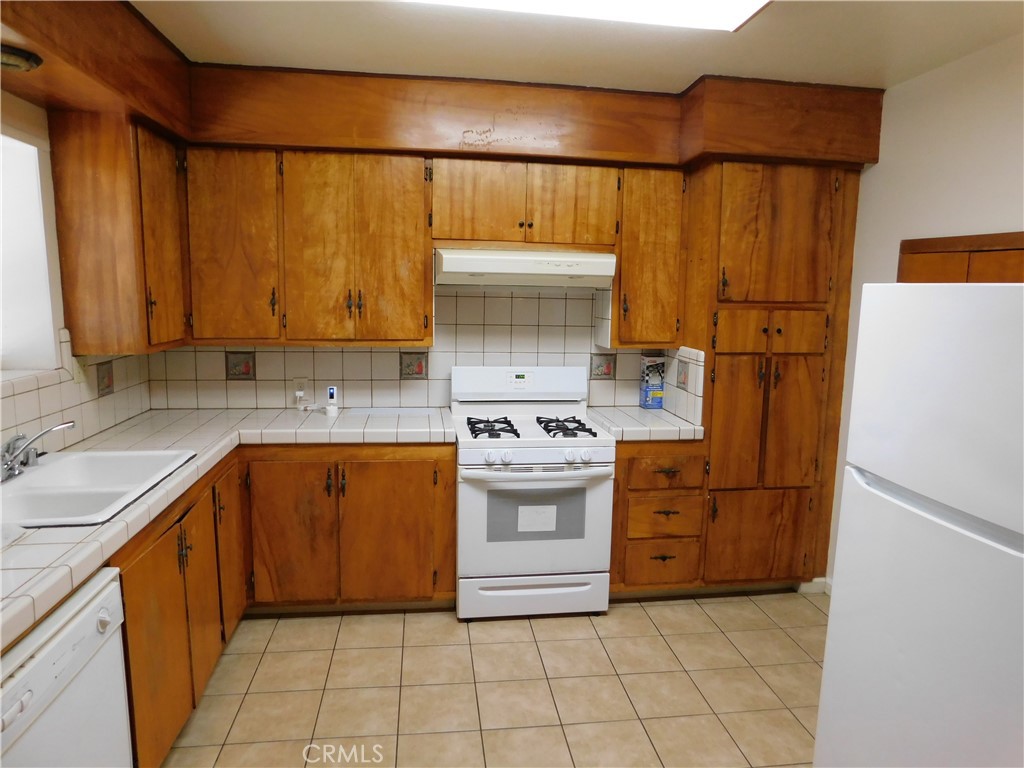 1253 W 11th St, Merced, CA 95341