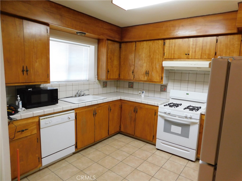 1253 W 11th St, Merced, CA 95341