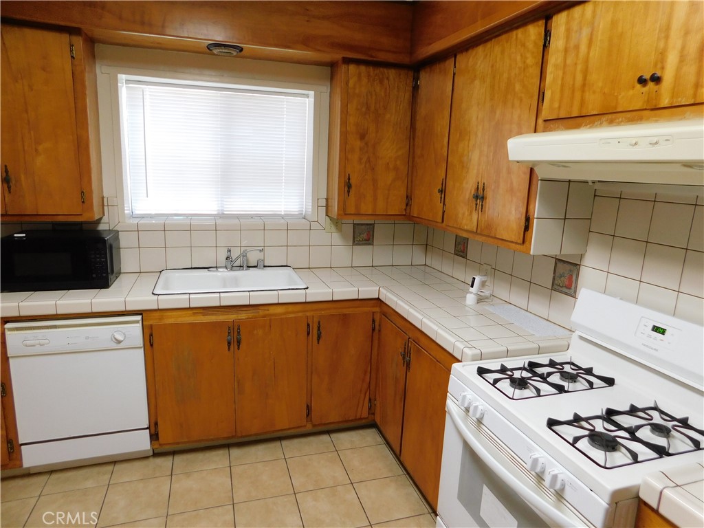 1253 W 11th St, Merced, CA 95341