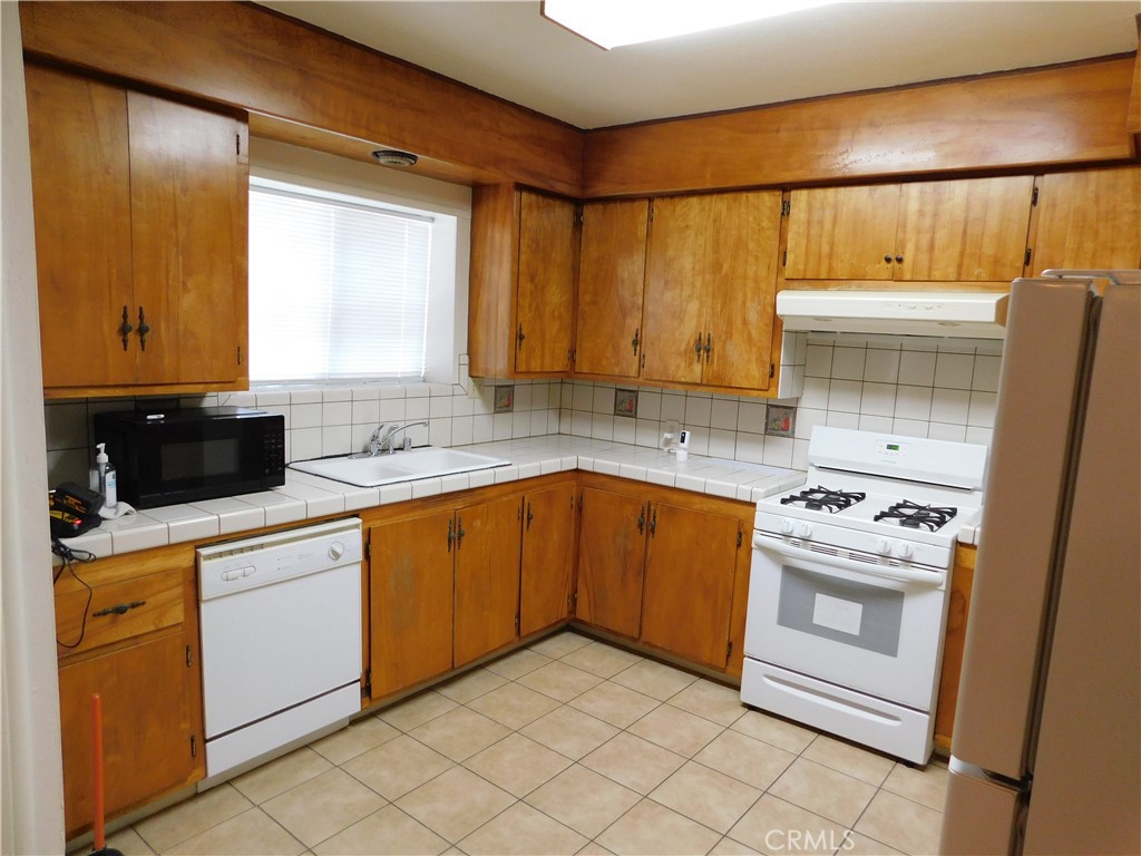1253 W 11th St, Merced, CA 95341