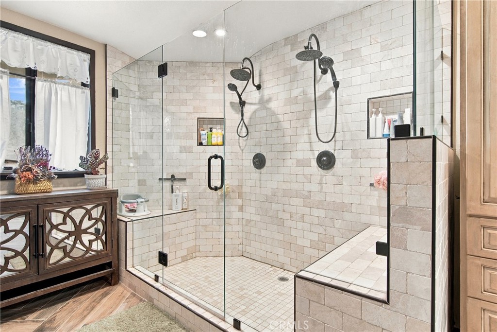 5552 Bear Creek Dr, Catheys Valley, CA 95306